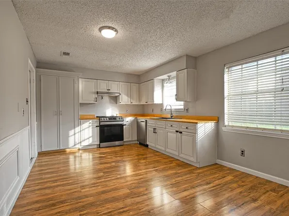 1204 Molina Court, Angleton, TX 77515