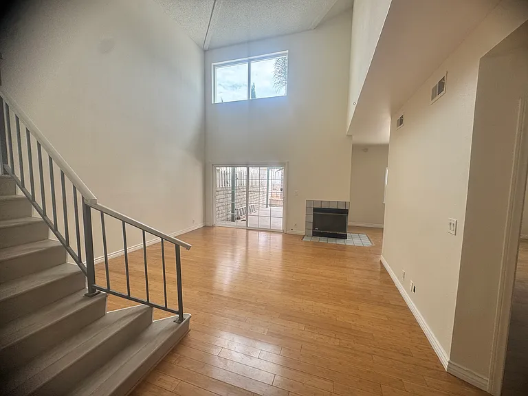 14726 Tupper St — Photo 7