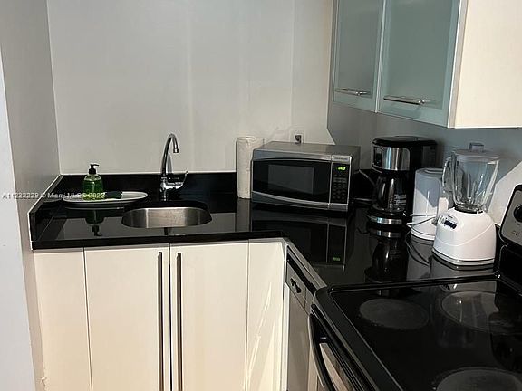4th image of 1512 Washington Ave APT 201