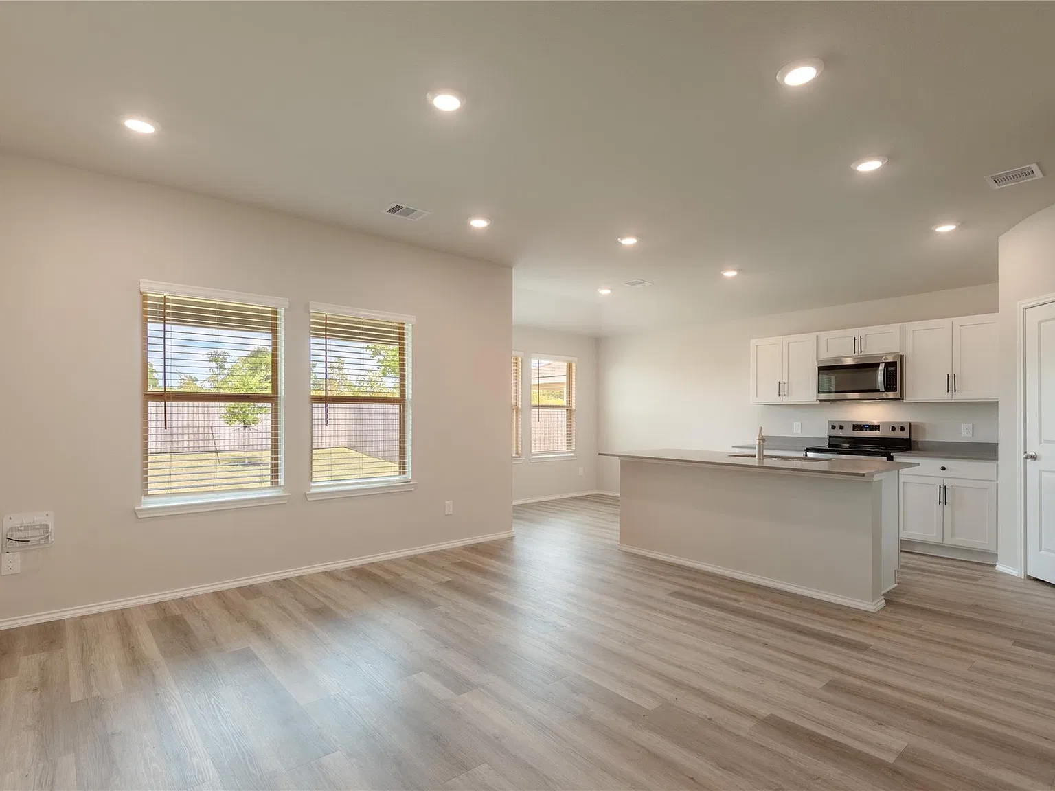 3 bed, 2.0 bath, 1263 sqft, $1,850 — Photo 4