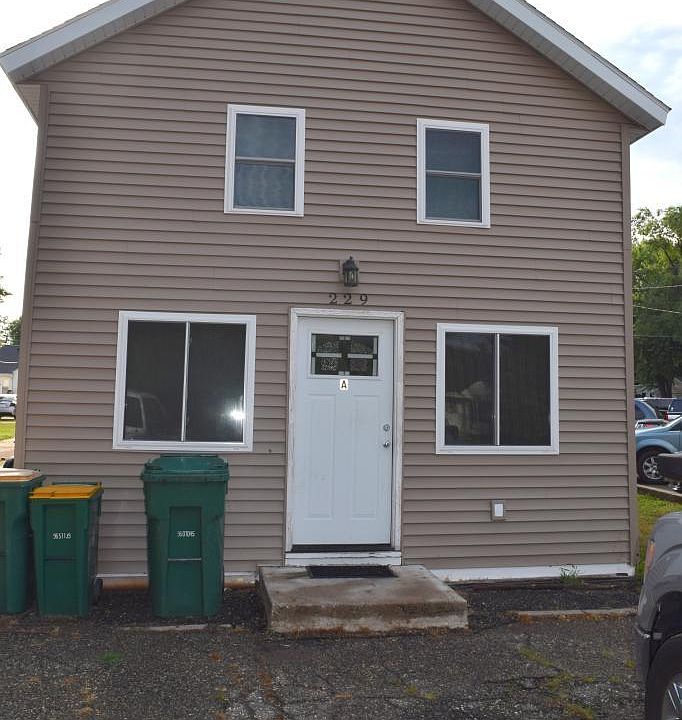 1st image of 229 Meridian St S