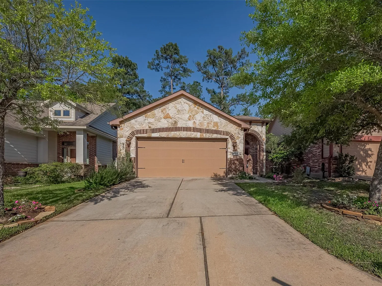3 bed, 2.0 bath, 1548 sqft, $2,200 — Photo 3