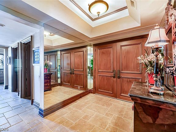 4th image of 2747 Paradise Rd Unit 801