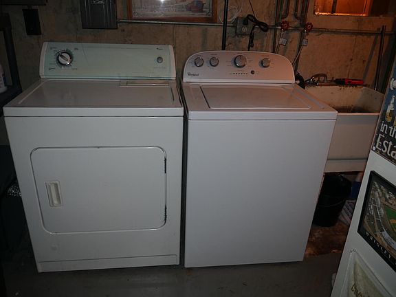 4th image of 2401 Brunswick Cir APT B