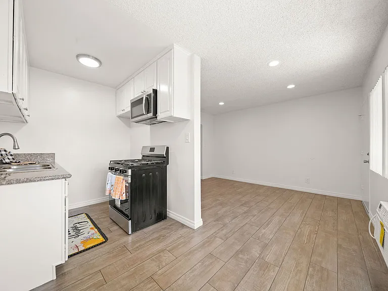 11100 Pangborn Ave. — Photo 29