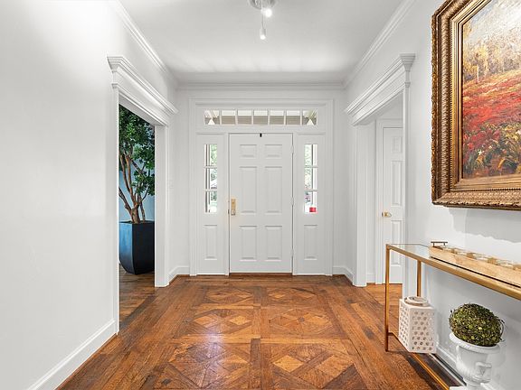 3rd image of 24 Timbergreen Cir