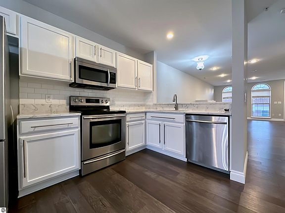 4th image of 3289 Newbury Pl