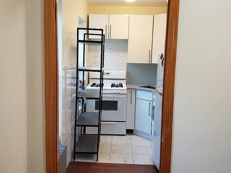 697 5th Ave #3 — Photo 7
