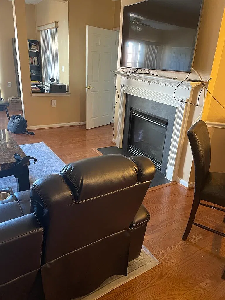 2 bed, 1276 sqft, $2,400 — Photo 3