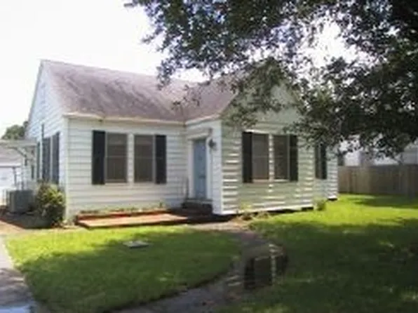 5146 Procter St, Port Arthur, TX 77642