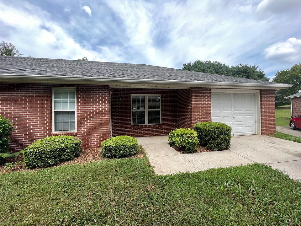 1st image of 216 Briar Cir #216