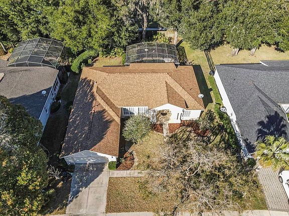 3rd image of 9009 Oakcrest Cir