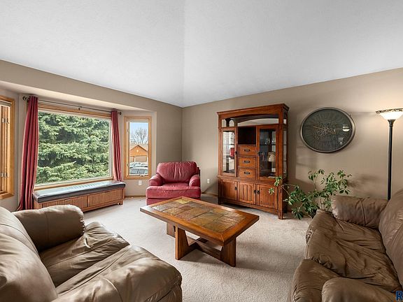 2nd image of 305 N La Salle Ave
