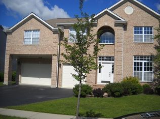 2328 Barrett Dr, Algonquin, IL 60102