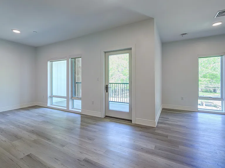 2059 Lafayette Rd #202 — Photo 8