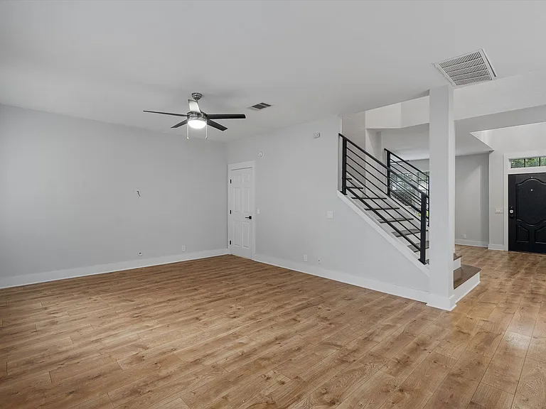 1203 Thackeray Ln — Photo 13