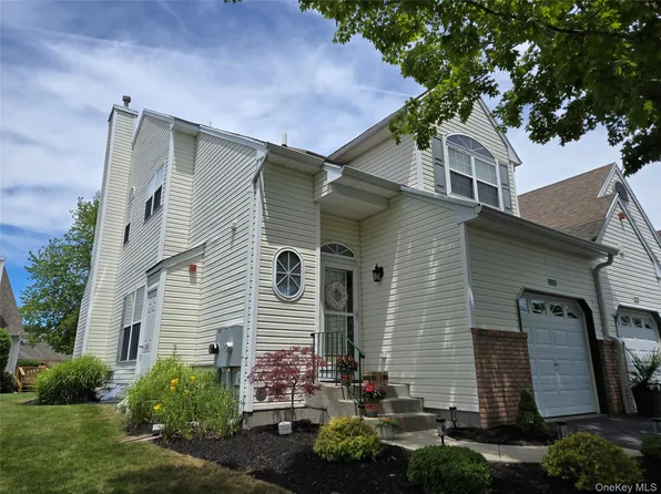 2106 Nicole Drive, Port Jefferson Station, NY 11776