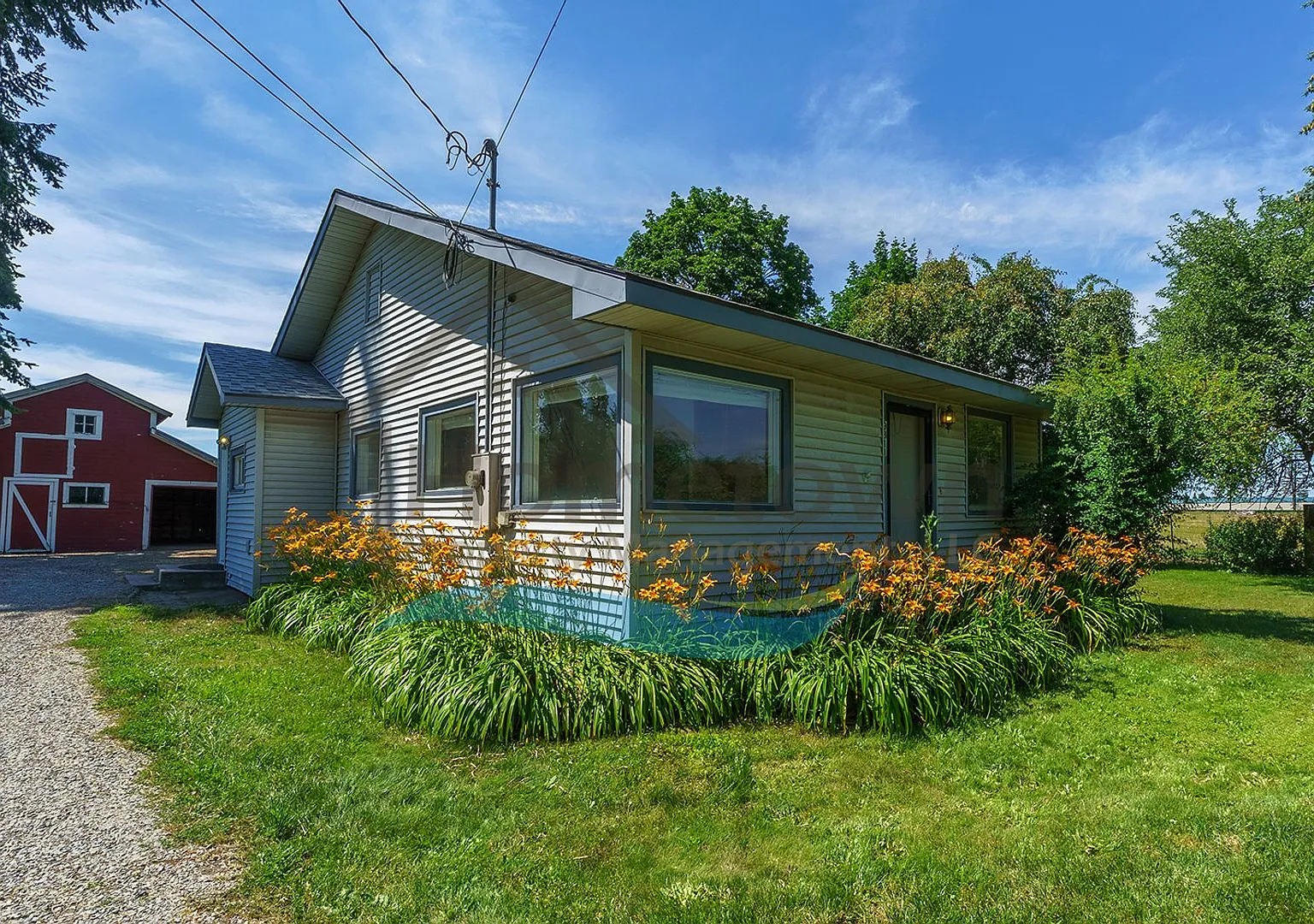 2 Bedroom 1 Bathroom Home on Nearly 2 Acres Available in Hayden! — Photo 1