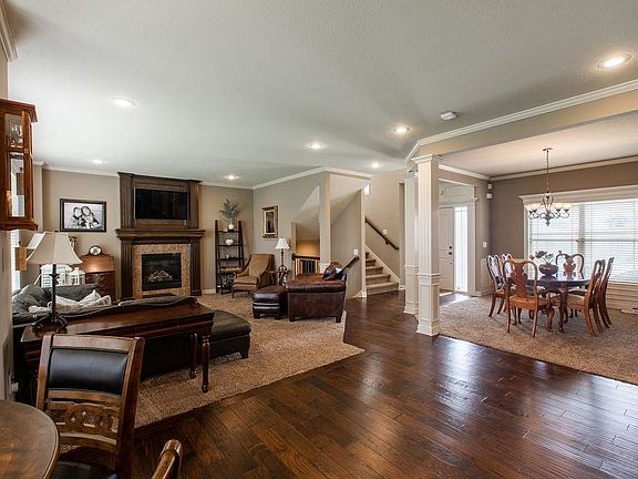5th image of 605 SW Lake Side Ct