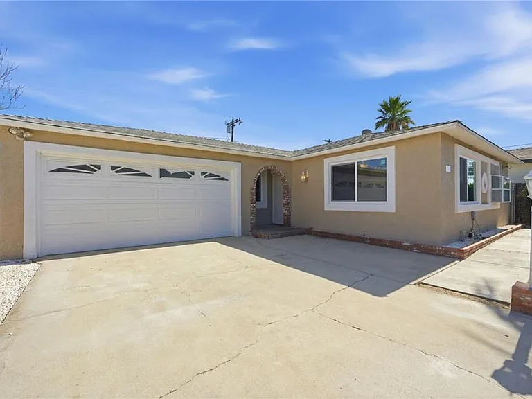 409 W Camellia Way — Photo 3