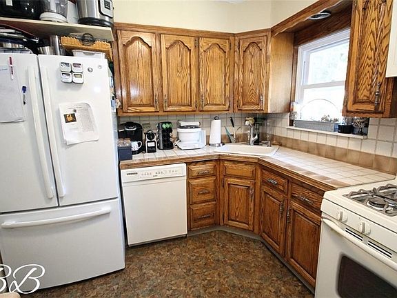 5th image of 1919 Batchelder St
