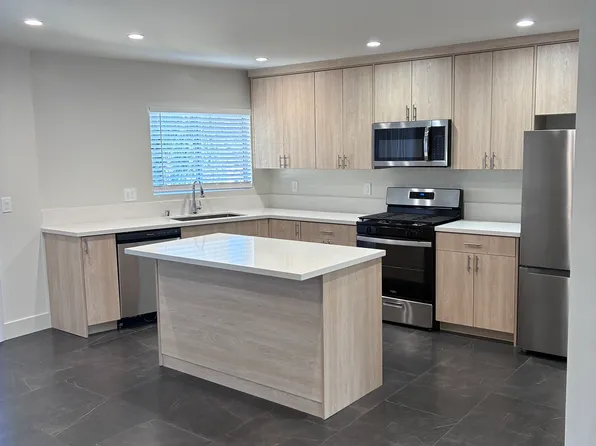18625 Clark St APT 206, Tarzana, CA 91356
