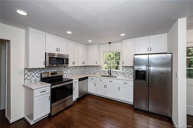 1st image of 2223 Knickerbocker Dr