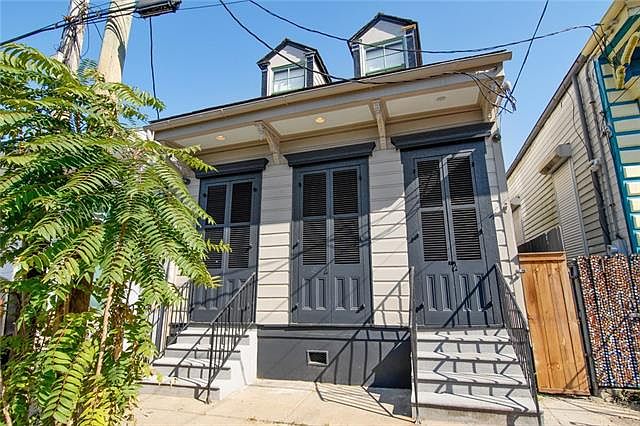 1st image of 2009-11 Royal St