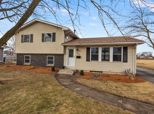 822 Oday Dr, Griffith, IN 46319