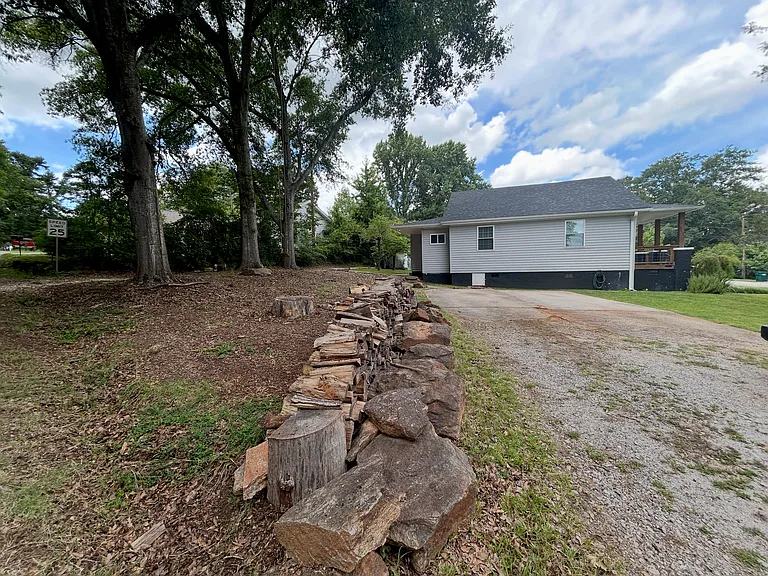 112 Hodgens Dr — Photo 4