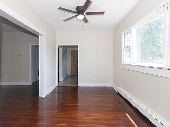 3rd image of 44 Croton Ave Floor 1