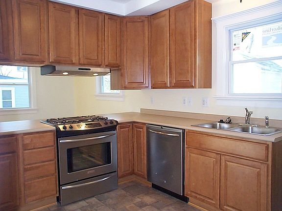 2nd image of 625 N 5th St