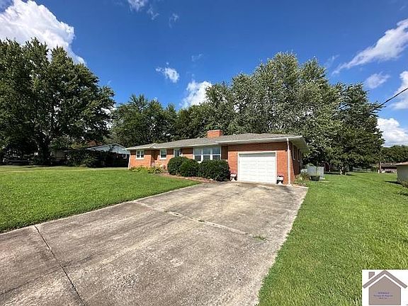 2nd image of 208 Maple St