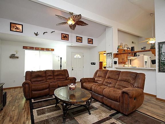 5th image of 2723 S Belgravia Dr