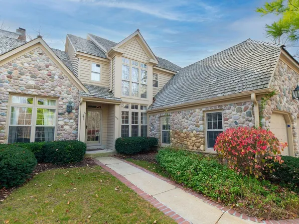 655 Park CIRCLE, Elm Grove, WI 53122