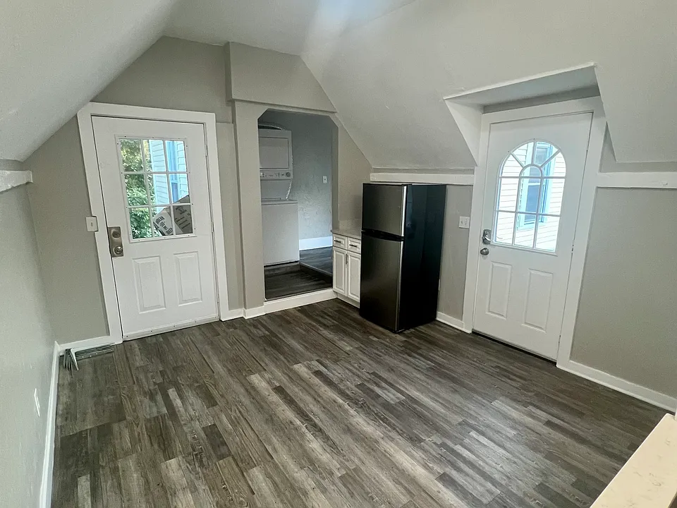 10 Ames Pl #2