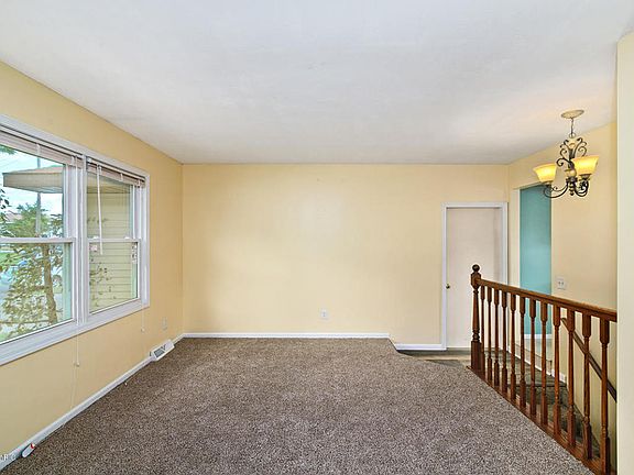3rd image of 2670 Woodbine Ave SW