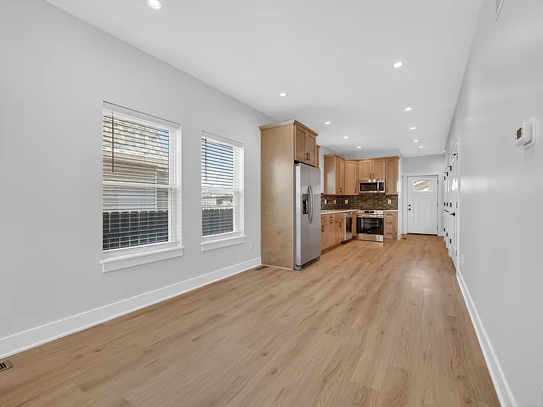 2439 Guilford Ave — Photo 10