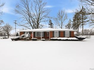 5518 Kimberly Dr, Grand Blanc, MI 48439