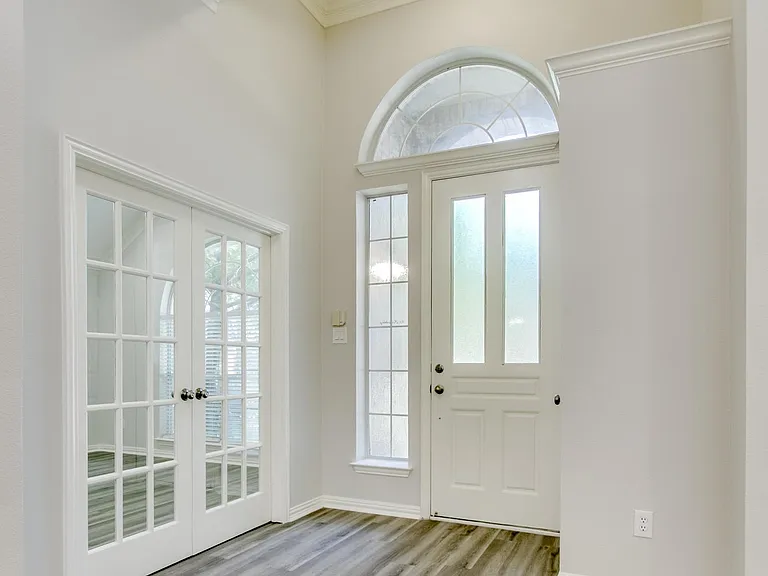 409 Lancashire Dr — Photo 5