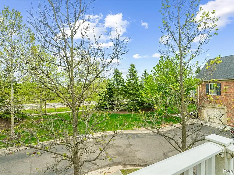 47408 Pembroke Dr — Photo 17