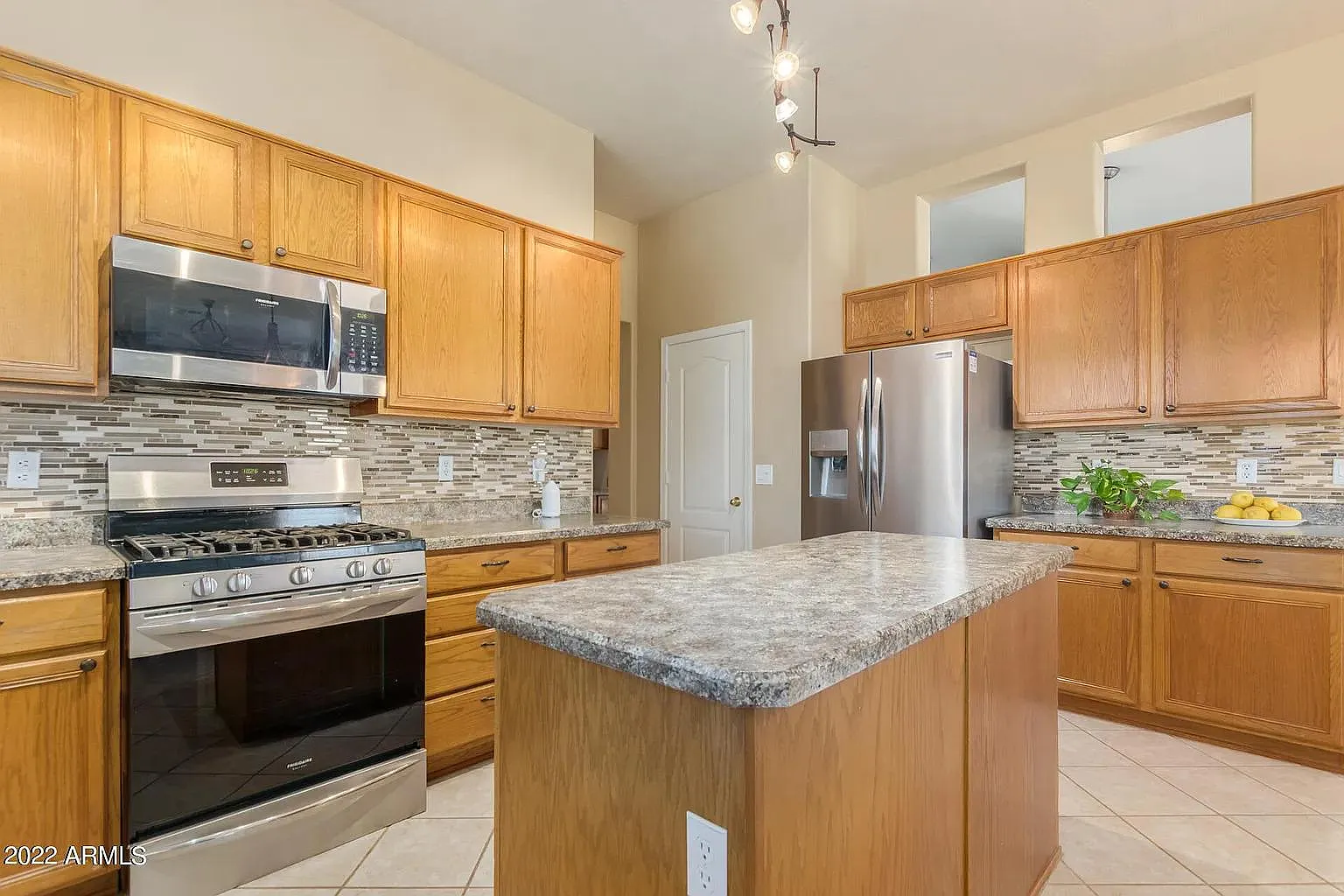 4 bed, 2454 sqft, $3,300 — Photo 3