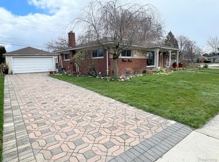8642 Rockland St, Dearborn Heights, MI 48127