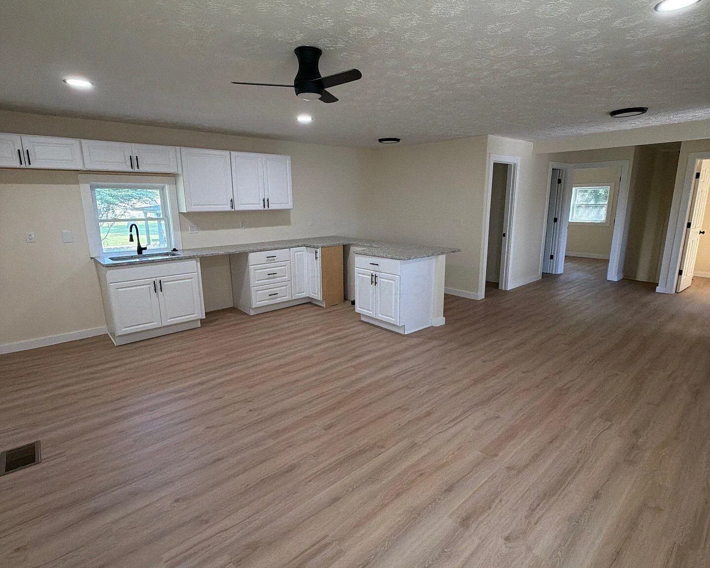 3 bed, 1.5 bath, 1312 sqft, $2,249 — Photo 2