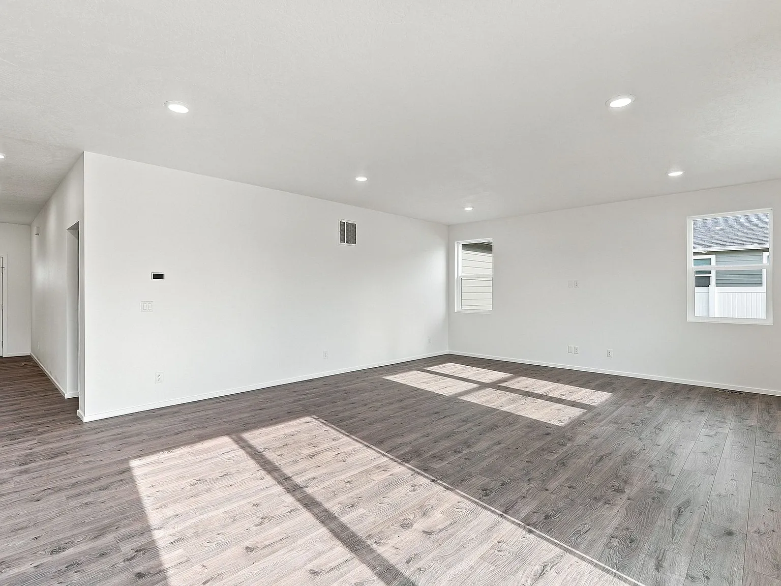 5 bed, 2525 sqft, $2,995 — Photo 4