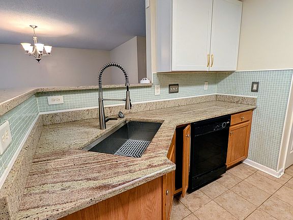 5th image of 137 Drewsbury Dr
