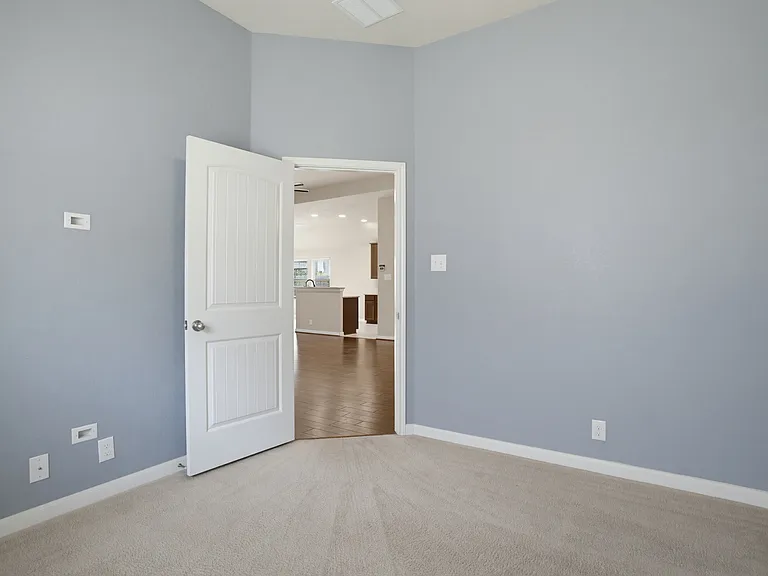 30612 Holstein Rd — Photo 7