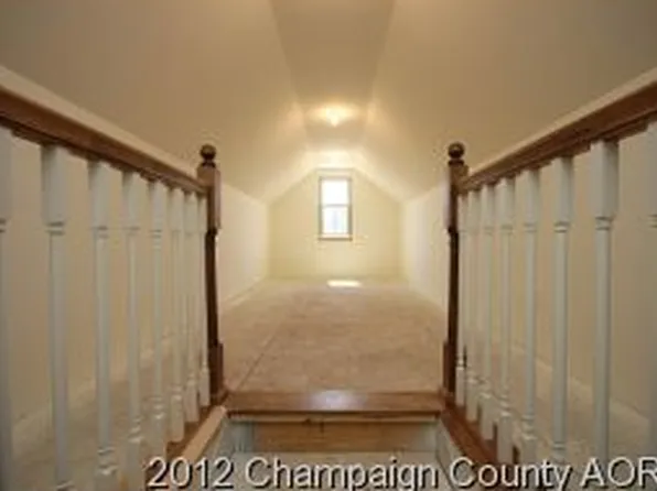 814 Woodspring Dr, Mahomet, IL 61853