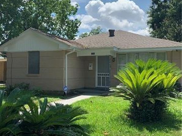 1041 Michael St