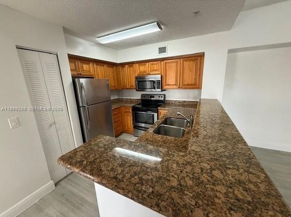 12112 Saint Andrews Pl APT 303